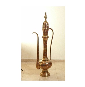 Pot à eau Surahi en laiton poli pour la décoration intérieure de luxe et une utilisation décorative artisanale indienne classique - Product Image 1