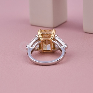 Anillo de Diamante de Laboratorio con Corte Princesa de Diseño de Lujo, Anillo de Oro Blanco con Certificado IGI y Claridad VVS para Mujer, de la India - Product Image 4