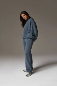 Sweat-shirt à capuche pour femme, couleur bordeaux, à manches longues, doux au toucher, idéal pour l'entraînement hivernal et la salle de sport, avec col confortable – Vente chaude - Product Image 5