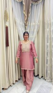 Ensemble Kurti et pantalon en soie brodée rose, séchage rapide, avec dupatta, tenue ethnique Salwar Kameez pour femme, idéal pour les mariages et les fêtes - Product Image 2