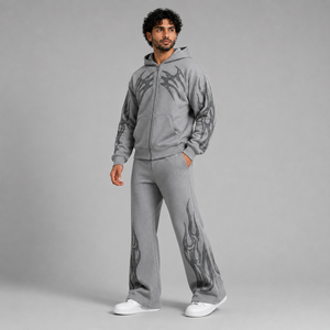 Ensemble de survêtement gris pour homme avec veste à capuche zippée et pantalon large à imprimé abstrait foncé pour le streetwear - Product Image 2