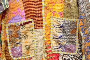 Coloré Patchwork Kantha matelassé soie coton veste réversible Boho femmes robe avec petits boutons longue veste 2 voies pour l'automne - Product Image 2