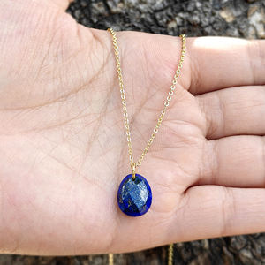 Pendentif en lapis-lazuli naturel en forme d'œuf, best-seller, avec accent de zircon cubique minuscule serti sous clos, plaqué or, collier minimaliste. - Product Image 4