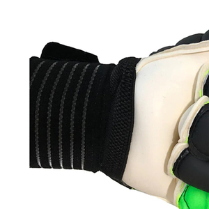 Gants de gardien de but professionnels respirants tendance en gros, en cuir PU antidérapant avec fermeture auto-agrippante, parfaits pour l'entraînement de football - Product Image 6