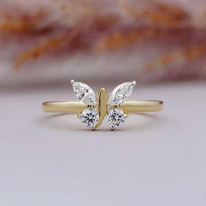 Anillo de Diamantes de Lujo con Forma de Mariposa – Corte Marquesa y Redondo, Joyería de Diamantes Elegante de Diseño para Mujer - Product Image 1
