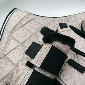 Ensemble de tapis de selle de dressage et polyvalent 2025 personnalisé en coton écologique avec bandages en polaire pour la compétition équestre - Product Image 4