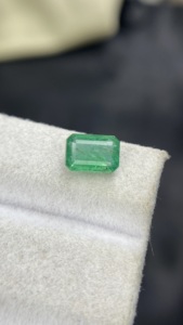 Émeraude naturelle certifiée du Zambie, taille octogonale, pierre à bon lustre, pierre précieuse non montée pour la création de bijoux, 1,37 carat - Product Image 6