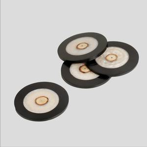 Juegos de posavasos de resina natural y madera, decoración sostenible para el hogar de fabricante indio - Product Image 1