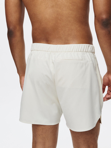 Shorts de sport décontractés pour hommes, écologiques et unis - Vêtements de plage d'été personnalisés de haute qualité avec des caractéristiques respirantes et à séchage rapide - Product Image 5