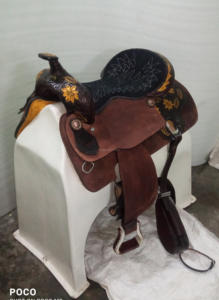 Cuir véritable Western All Around Horse Saddle Magnifiquement fabriqué à la main Meilleur pour le plaisir de l'équitation et des courses de barils en gros - Product Image 3