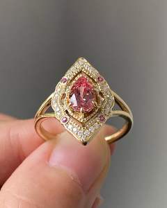 Magnifique bague de fiançailles en or 14 carats avec zircon cubique rose taille poire, style Art Déco vintage et délicat - Product Image 5