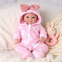 Poupées Reborn Fille Babeside 17 Pouces Colin Nouveau Produit Corps en Vinyle et Tissu Réaliste Grenouillère Rose Cœur en Peluche Personnalisée Vente en Gros
