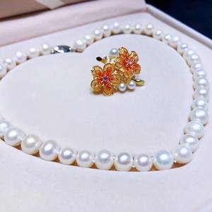 Ensemble de bijoux fins neufs, collier de perles d'eau douce naturelles recommandé de 8 à 9 mm et broche en fleur de cerisier, boîte cadeau incluse - Product Image 2