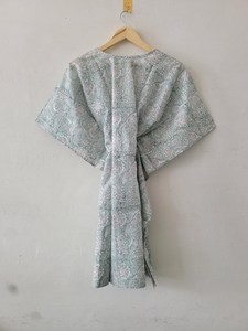 ชุดคลุมกิโมโนผ้าฝ้ายพิมพ์ลายบล็อกสุดหรูสำหรับผู้หญิง คอวี แขนยาว ความยาวปานกลาง ลายดอกไม้ประณีต เหมาะสำหรับใส่ลำลองหรือเป็นชุดนอน - Product Image 4