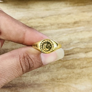 Bague Classique Dernière Tendance en Forme de Croissant de Lune, Bagues Célestes en Laiton pour Femme, Plaqué Or 18 carats, Bijoux Signet Horoscope, Vente en Gros/OEM - Product Image 1
