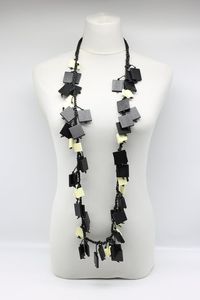 Collar de Cuerno Natural a la Moda, Elaborado por Artesanos Expertos, Perfecto para Colecciones de Joyería Ética y Marcas de Moda - Product Image 2