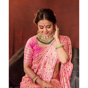 Hermoso Sari de Seda 100% de la India con un Rico Pallu y Trabajo Jacquard en Toda la Prenda - Product Image 1