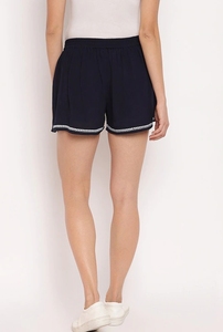 Shorts en coton tricoté noir pour femme, taille mi-haute élastique avec cordon de serrage, coupe ample décontractée, motif floral, style jupe-short - Product Image 2