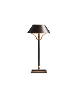 Lampe de table vintage en métal avec abat-jour plissé floral, artisanat en fer de qualité supérieure, éclairage d'ambiance chaleureux pour intérieurs élégants - Product Image 6