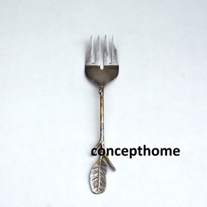 Fourchette de table réutilisable en laiton écologique avec manche en forme de branche à double feuille, vaisselle dorée pour restaurant, idéale pour les salades de fruits - Product Image 1