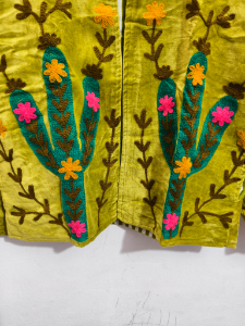 Chaqueta corta informal de terciopelo bordado Suzani para mujer, transpirable, artesanal, de algodón, con un diseño elegante. - Product Image 5
