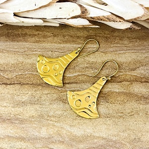 Nouvelles Arrivées Boucles d'oreilles pendantes géométriques tendance en laiton style bohème pour femme, plaqué or 18 carats, texture tribale, vente en gros/OEM/ODM - Product Image 1
