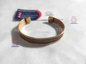 Pulsera elegante combinada de cobre y latón, ajustable y de talla única, 100% hecha a mano en India, ideal para yoga, gimnasio. - Product Image 2
