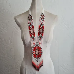 Collar de cuentas ucraniano de alta calidad, blanco y rojo, estilo étnico, con motivos florales, joyería tradicional folclórica para bodas y fiestas. - Product Image 1