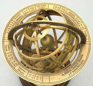 Globe céleste armillaire en laiton finition antique avec gravures zodiacales - Product Image 4