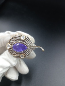 Broche de doble capa morado con diseño de hojas de metal plateado y capas de oro, broche de joyería artesanal de alta gama, ideal para regalo. - Product Image 2