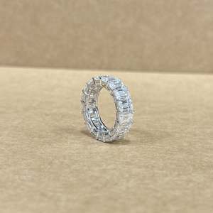 Anillo de Eternidad de Lujo en Oro Blanco de 14k con Diamantes en Forma de Esmeralda LGD, 12.21 CT de Peso Total, Diseño de Aniversario de Bodas - Product Image 4