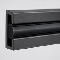 Abri de stationnement pour 2 voitures Angye, moderne et luxueux, personnalisé pour villa, avec toit en aluminium thermolaqué et auvent imperméable