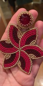 Broche de Diseño con Bordado y Cuentas, Intrincado Trabajo Artesanal, Elegante Broche Floral Bordado a Mano con Cuentas para Bodas - Product Image 6