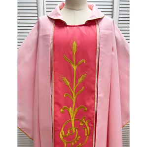 Casulla Mariana de Tela Brocada con Hilo Plateado, Uniformes Eclesiásticos para Pastor, Hecha en Pakistán - Product Image 3