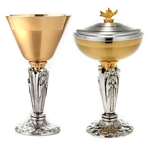 Cáliz y ciborio de latón dorado con racimos de uvas modernas, estilo de alta calidad, artículos religiosos como regalo. - Product Image 4