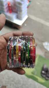 Bracelets en verre Moti de qualité supérieure, 12 douzaines, parfaits pour les occasions festives - Product Image 1