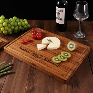 F S INTERNAONAL Planche à découper rectangulaire moderne en bois de noyer noir écologique avec logo personnalisé, faite à la main, épaisseur 1,5 cm - Product Image 1
