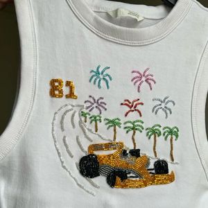 Top de Algodón Blanco Hecho a Mano con Diseño de Texto Ibiza con Cuentas Rojas - Product Image 2