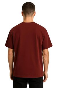 Camiseta de cuello simulado para hombre, gruesa y de peso pesado, ideal para capas en invierno, de corte regular, con estampado moderno y estética minimalista. - Product Image 2