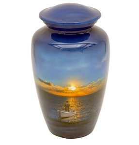 Urne funéraire artisanale en laiton doré, motif Coucher de soleil sur champ de blé, pour cendres humaines, avec illustration de l'horizon campagnard. - Product Image 5