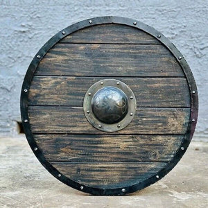 Grand bouclier en bois de style viking, design nordique rond, fabriqué à la main pour une utilisation décorative et pour les événements costumés - Product Image 1