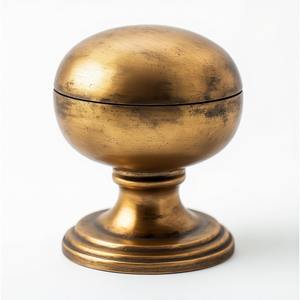 Butée de porte fonctionnelle en laiton au design moderne pour portes de cuisine et de salle de bain, durable et résistante - Product Image 1