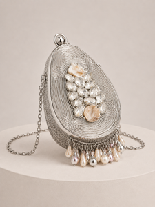 Bolso Mini de Latón con Cristales de Perla, Cierre Ovalado a Presión, Correa de Mano, Bandolera, Borla Decorativa y Bordado - Product Image 4