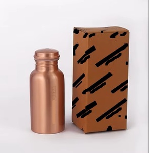 Bouteille d'eau moderne en cuivre R International, design unique, métal durable, écologique, anti-fuite, portable, compatible lave-vaisselle et micro-ondes - Product Image 4