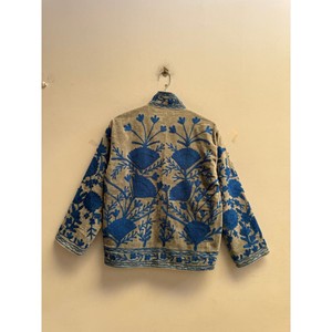 Veste en velours Suzani à col mandarin pour femme, broderie florale faite à la main, doublure intérieure en coton, veste pour l'hiver - Product Image 2