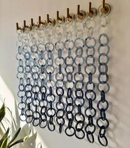 Décoration murale traditionnelle en résine, maillons de chaîne colorés, grands, transparents, écologiques, modelés à la main et personnalisables - Product Image 1
