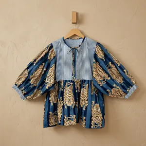 เสื้อเชิ้ตผ้าฝ้ายพิมพ์ลายบล็อกด้วยมือ แขนพอง ดีไซน์โดดเด่น - Product Image 1