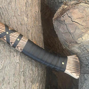 ขวานไวกิ้งนอร์ส ลายแบบดั้งเดิมของชาวนอร์ดิก หัวเหล็กคาร์บอน ด้ามไม้ ของสะสมสำหรับนักสะสมและของตกแต่ง - Product Image 4