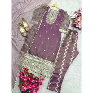 Ensemble haut et dupatta pour soirée, fait main, avec broderie et travail de sequins, en tissu organza. - Product Image 2