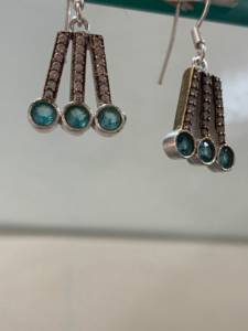 ต่างหูเงินสไตล์เยอรมันกลางเพทายรูปไข่สไตล์ย้อนยุคพลอยแฟชั่นหรูหราเกรดสูงขายส่งสำหรับผู้หญิงพลอยวันเกิดพฤษภาคม - Product Image 3